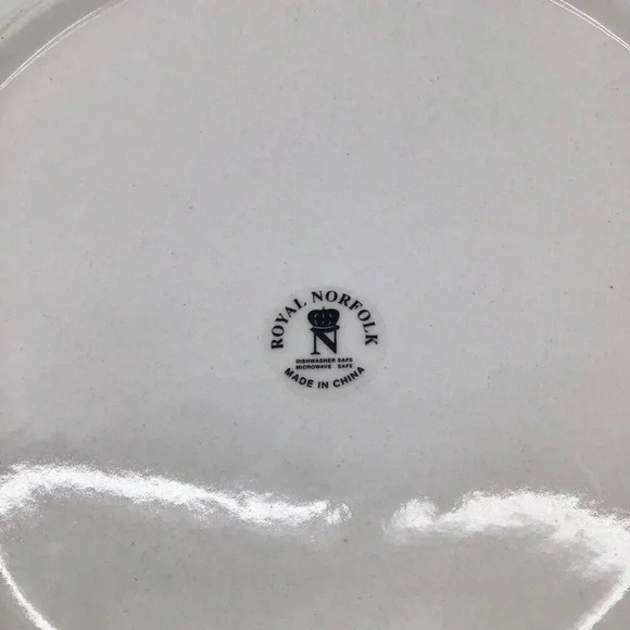 Royal Norfolk 11" Dinner Plate Hand Painted Strawberries Grapes Pears Harvest - Picture 7 of 7